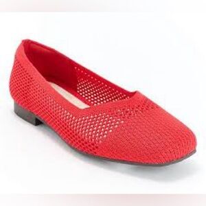 NWT The Beslee fly knit flat from Cliffs by White Mountain Shoes, Size 7W, Red